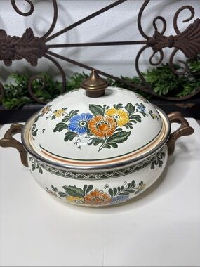 Vintage 80’s Asta Enamelware Dutch Oven Floral Vintage Pot Cookware w Lid